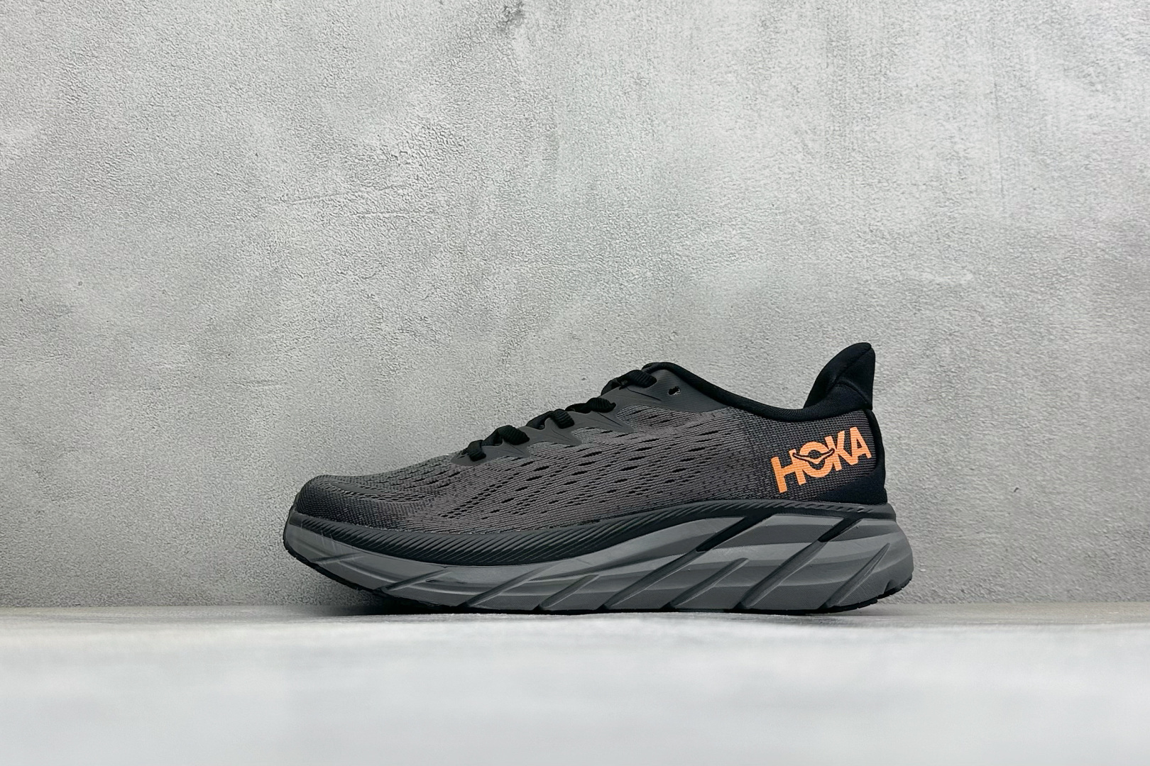 福利特价 Hoka One One Clifton 8 公路减震防滑休闲跑鞋 货号：-LRNC 尺码：36-45 