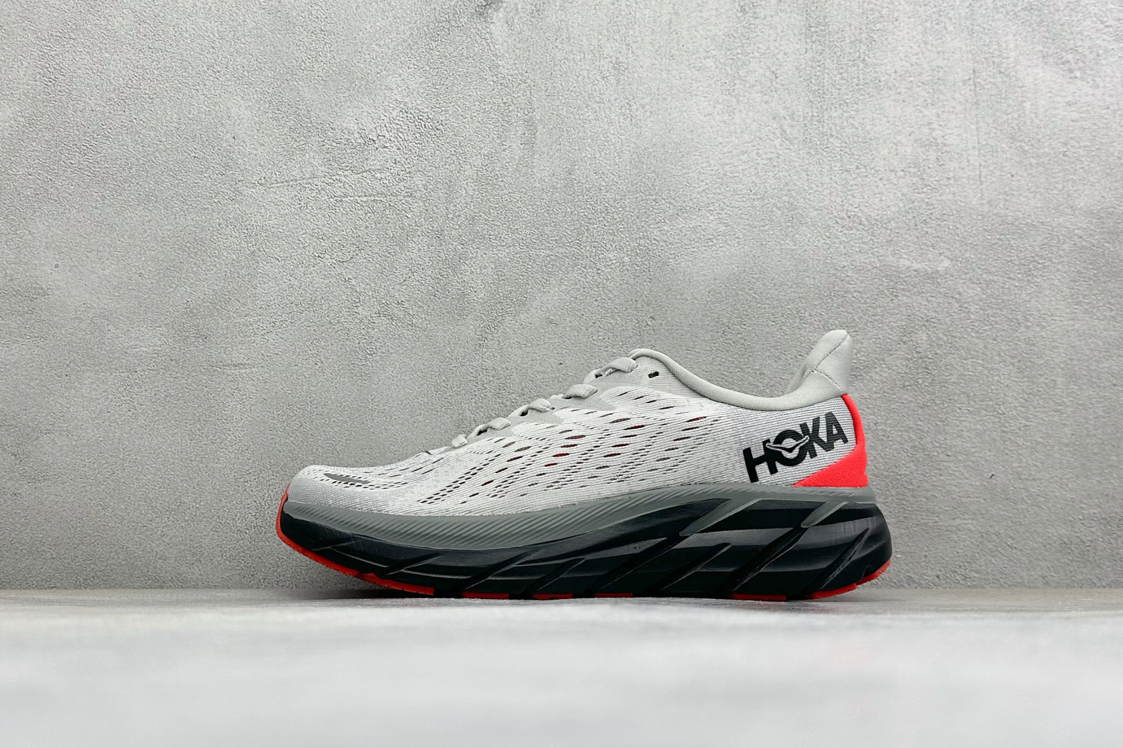 福利特价 Hoka One One Clifton 8 公路减震防滑休闲跑鞋 货号：-LRNC 尺码：36-45 