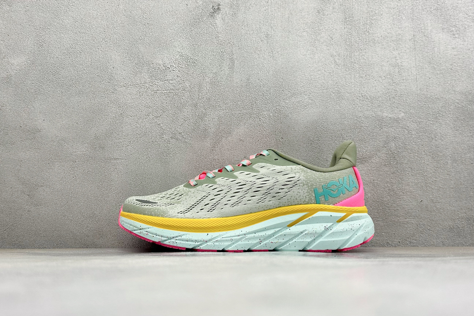 福利特价 Hoka One One Clifton 8 公路减震防滑休闲跑鞋 货号：-LRNC 尺码：36-45 