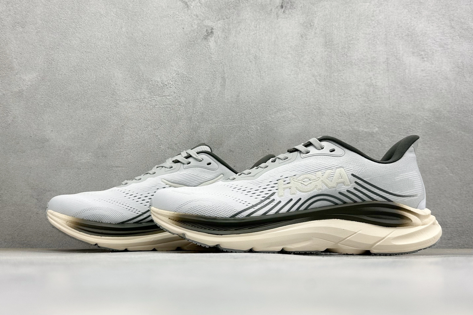 Hoka One One Clifton 11 克里夫顿系列 轻盈透气的针织网面跑鞋 货号：-BLBS 尺码：40 40