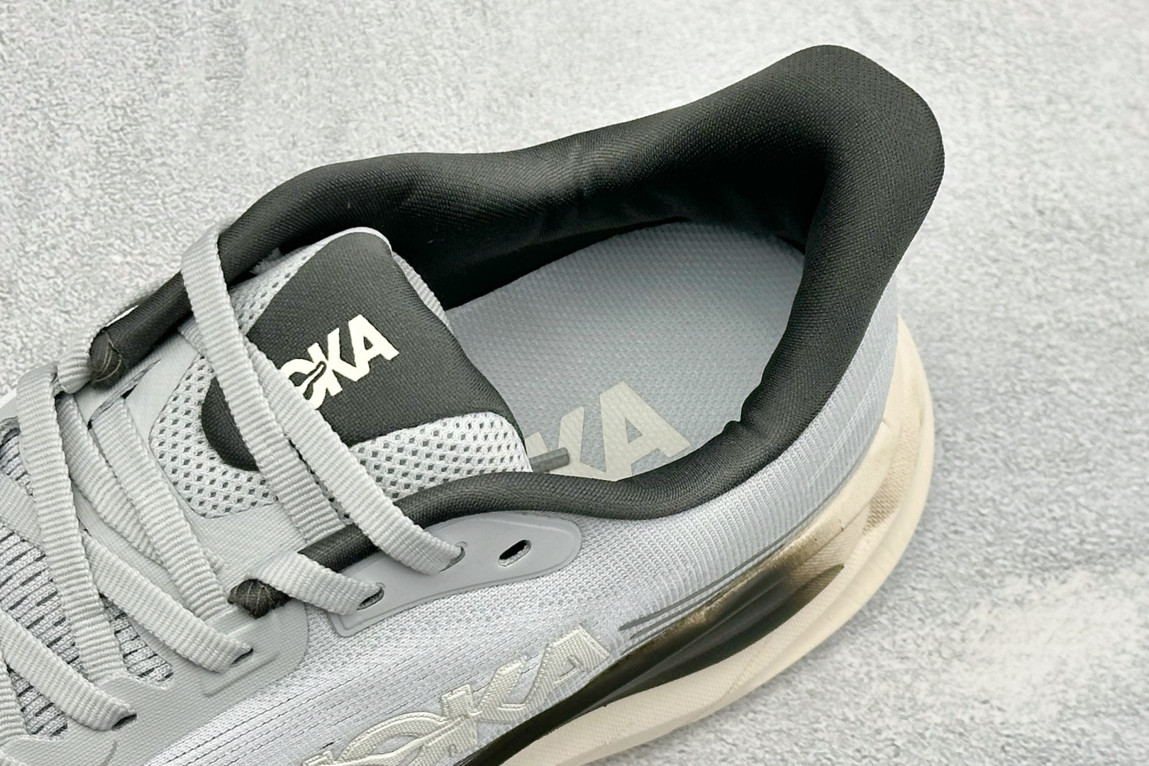 Hoka One One Clifton 11 克里夫顿系列 轻盈透气的针织网面跑鞋 货号：-BLBS 尺码：40 40
