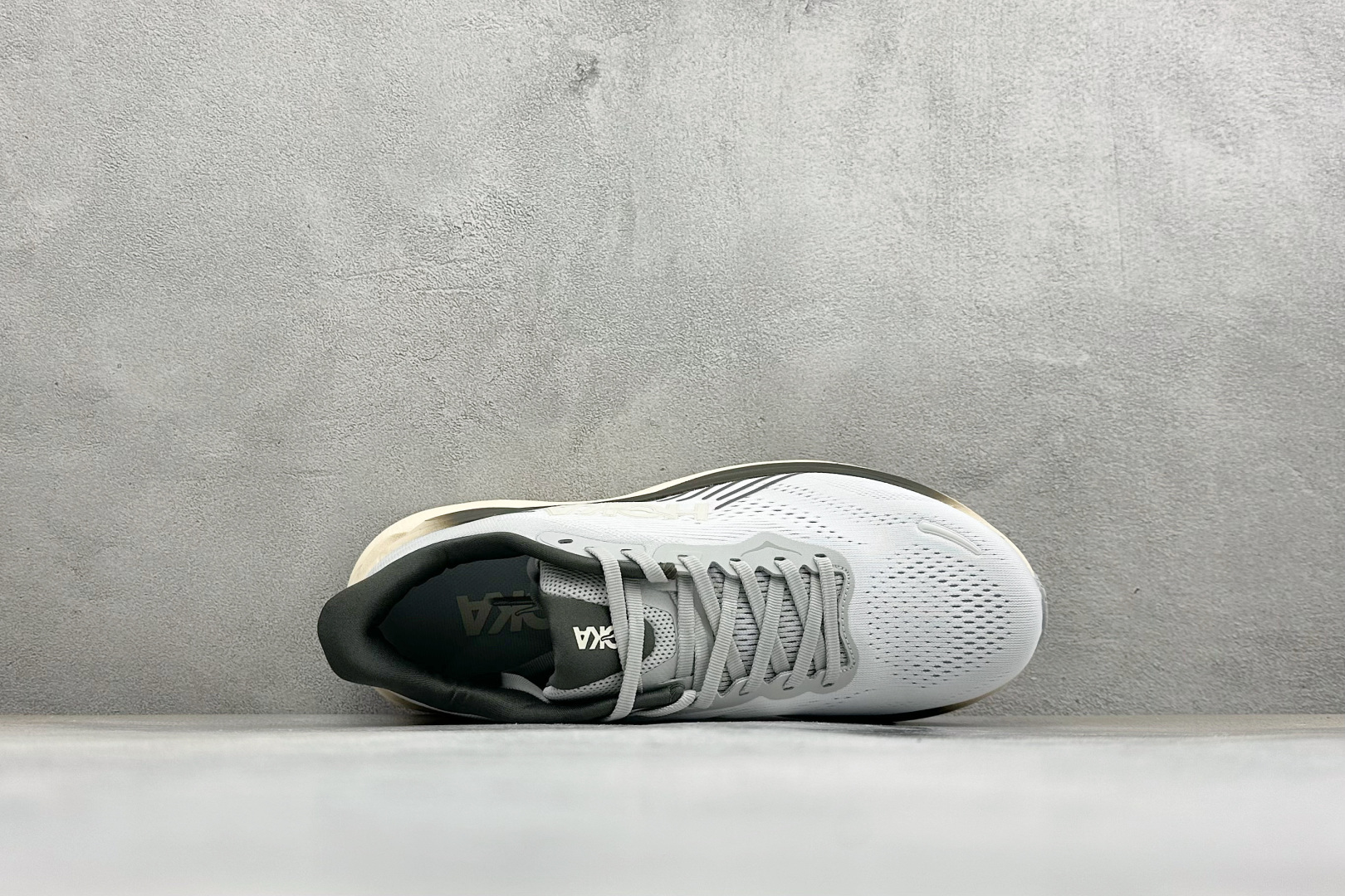 Hoka One One Clifton 11 克里夫顿系列 轻盈透气的针织网面跑鞋 货号：-BLBS 尺码：40 40
