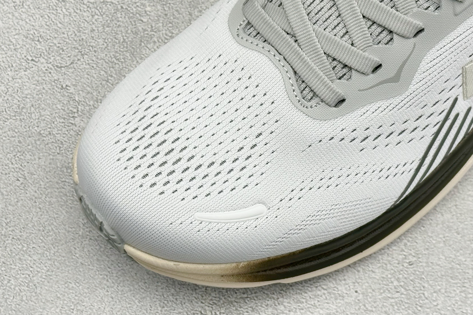 Hoka One One Clifton 11 克里夫顿系列 轻盈透气的针织网面跑鞋 货号：-BLBS 尺码：40 40