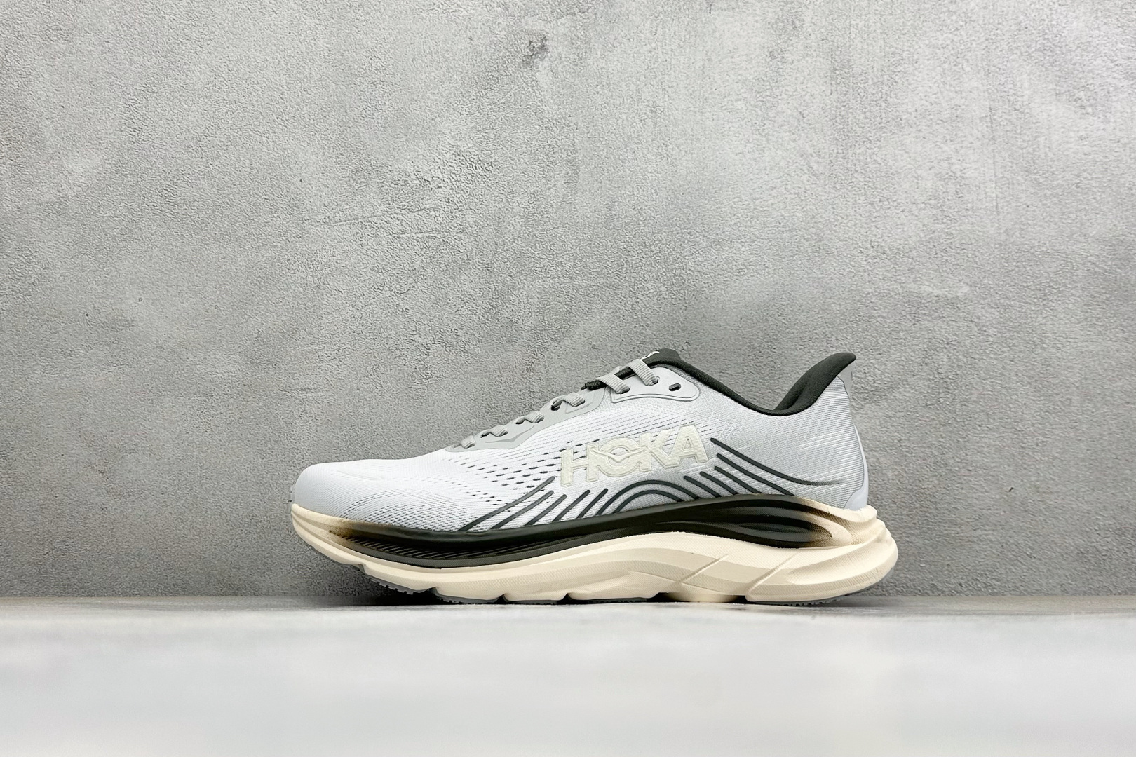 Hoka One One Clifton 11 克里夫顿系列 轻盈透气的针织网面跑鞋 货号：-BLBS 尺码：40 40