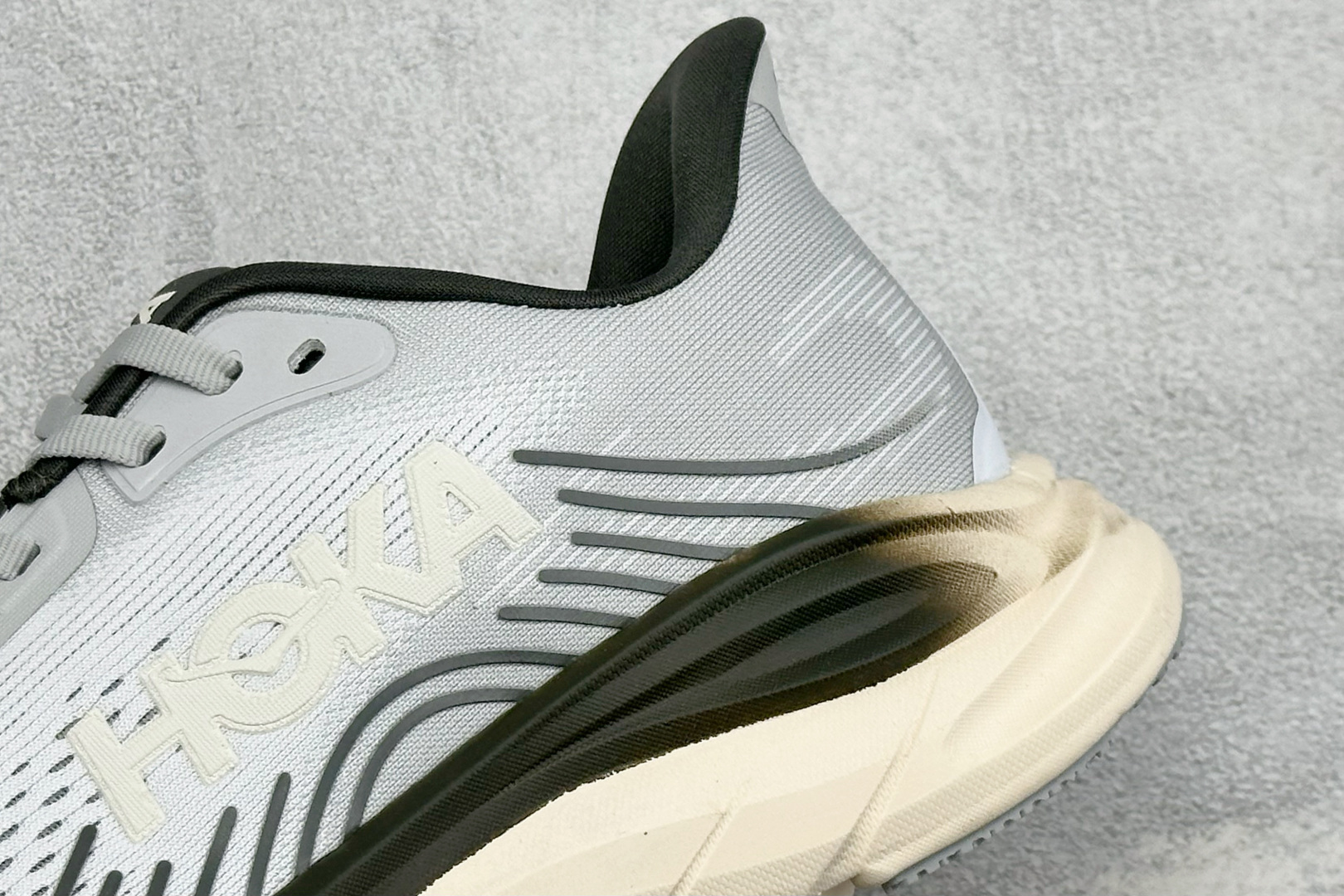Hoka One One Clifton 11 克里夫顿系列 轻盈透气的针织网面跑鞋 货号：-BLBS 尺码：40 40