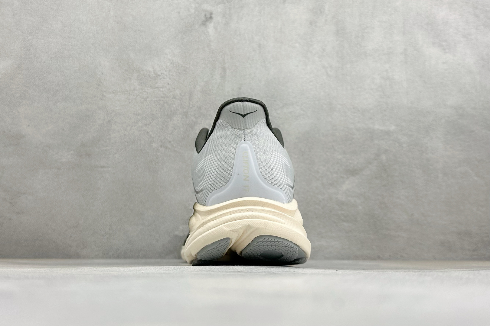 Hoka One One Clifton 11 克里夫顿系列 轻盈透气的针织网面跑鞋 货号：-BLBS 尺码：40 40