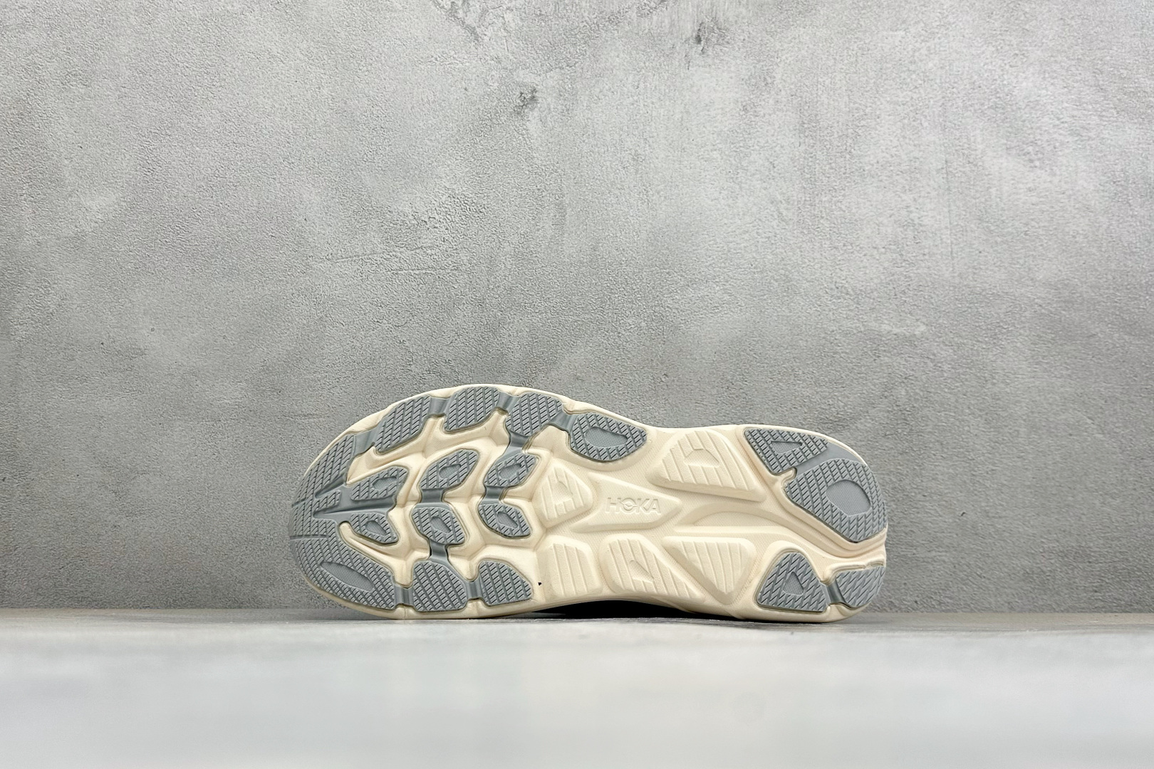 Hoka One One Clifton 11 克里夫顿系列 轻盈透气的针织网面跑鞋 货号：-BLBS 尺码：40 40