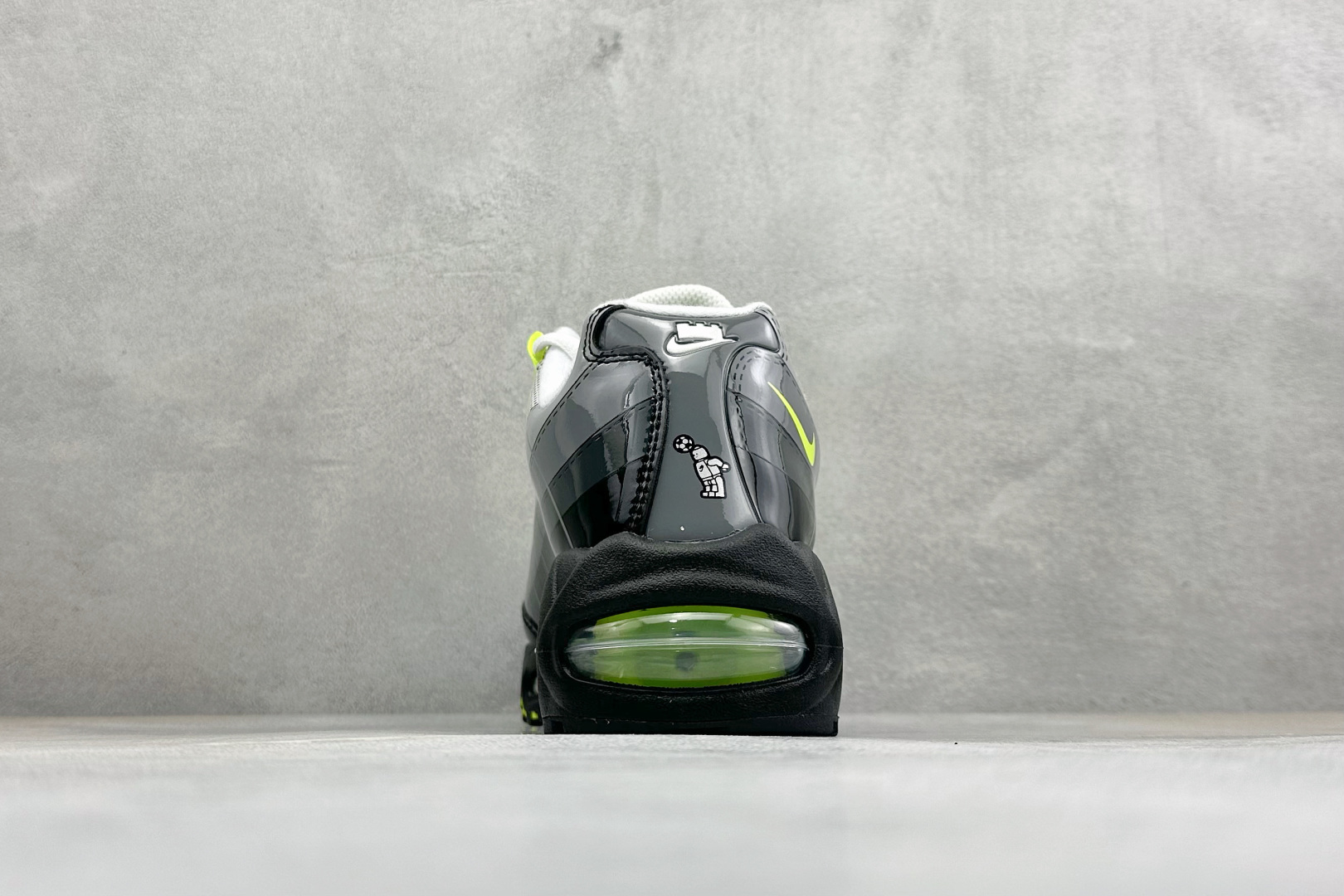 NIKE AIR MAX 95 OG 耐克 气垫复古慢跑百搭鞋休闲运动鞋(乐高/鞋盒破损乱涂扣20) 这双鞋采用前脚掌开 NIKE AIR MAX 95 OG 耐克 气垫复古慢跑百搭鞋休闲运动鞋(乐高/鞋盒破损乱涂扣20) 这双鞋采用前脚掌开