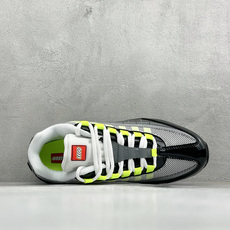 NIKE AIR MAX 95 OG 耐克 气垫复古慢跑百搭鞋休闲运动鞋(乐高/鞋盒破损乱涂扣20) 这双鞋采用前脚掌开 NIKE AIR MAX 95 OG 耐克 气垫复古慢跑百搭鞋休闲运动鞋(乐高/鞋盒破损乱涂扣20) 这双鞋采用前脚掌开