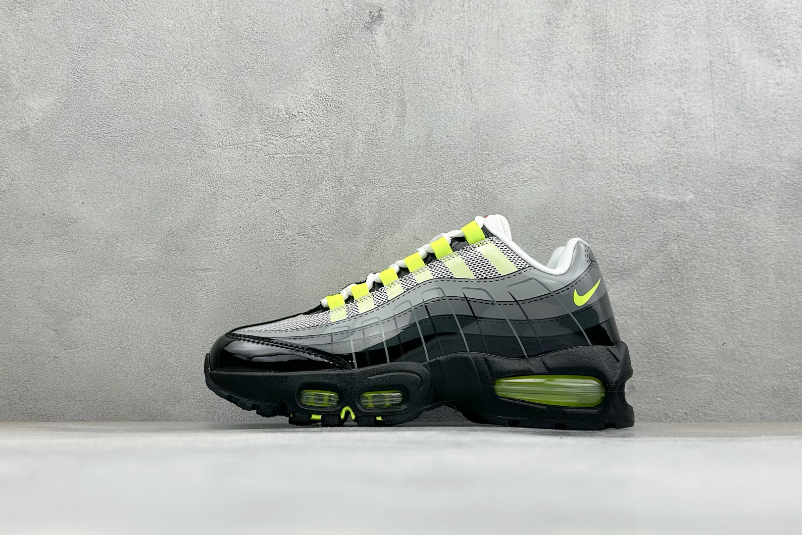 NIKE AIR MAX 95 OG 耐克 气垫复古慢跑百搭鞋休闲运动鞋（乐高/鞋盒破损乱涂扣20） 这双鞋采用前脚掌开