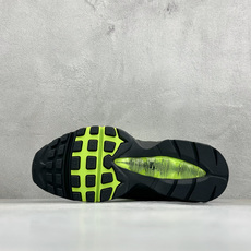 NIKE AIR MAX 95 OG 耐克 气垫复古慢跑百搭鞋休闲运动鞋(乐高/鞋盒破损乱涂扣20) 这双鞋采用前脚掌开 NIKE AIR MAX 95 OG 耐克 气垫复古慢跑百搭鞋休闲运动鞋(乐高/鞋盒破损乱涂扣20) 这双鞋采用前脚掌开