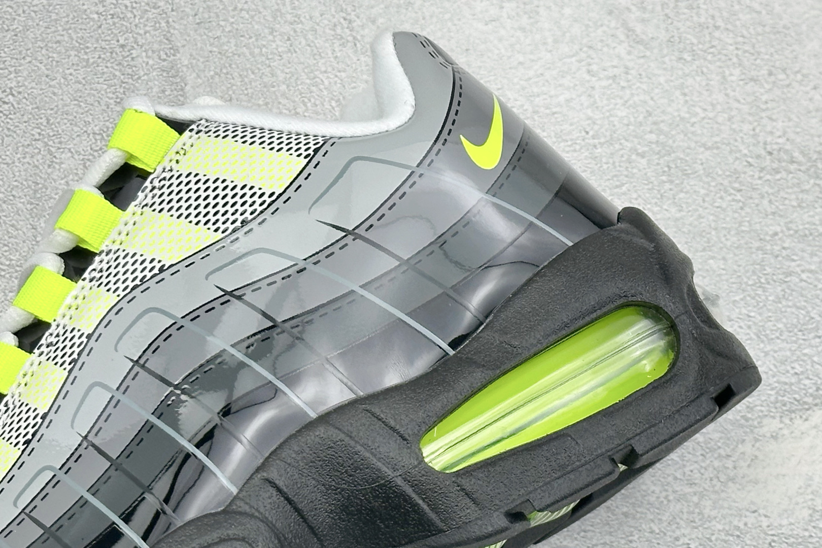 NIKE AIR MAX 95 OG 耐克 气垫复古慢跑百搭鞋休闲运动鞋(乐高/鞋盒破损乱涂扣20) 这双鞋采用前脚掌开 NIKE AIR MAX 95 OG 耐克 气垫复古慢跑百搭鞋休闲运动鞋(乐高/鞋盒破损乱涂扣20) 这双鞋采用前脚掌开