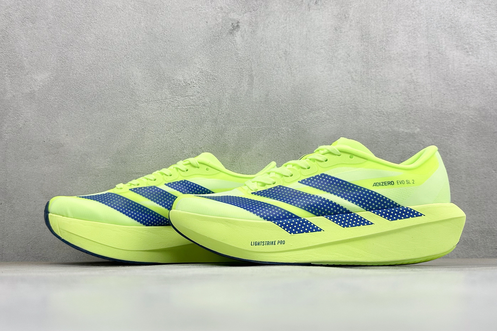 TY版AD ADIZERO EVO SL 2 阿迪超轻透气缓震跑鞋 以令人难以置信的138克重量,刷新了跑鞋轻量化的记录 TY版AD ADIZERO EVO SL 2 阿迪超轻透气缓震跑鞋 以令人难以置信的138克重量,刷新了跑鞋轻量化的记录