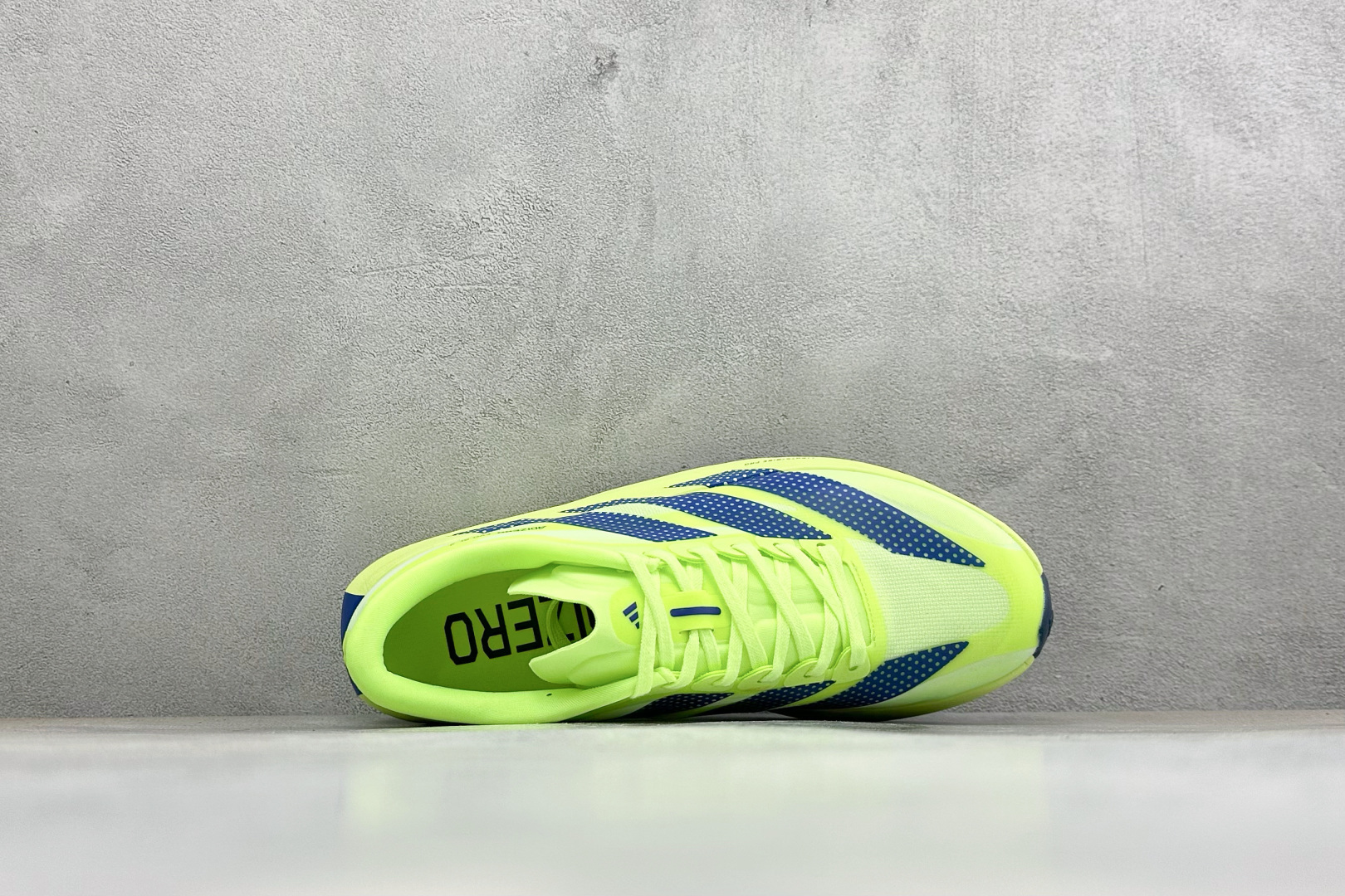 TY版AD ADIZERO EVO SL 2 阿迪超轻透气缓震跑鞋 以令人难以置信的138克重量,刷新了跑鞋轻量化的记录 TY版AD ADIZERO EVO SL 2 阿迪超轻透气缓震跑鞋 以令人难以置信的138克重量,刷新了跑鞋轻量化的记录