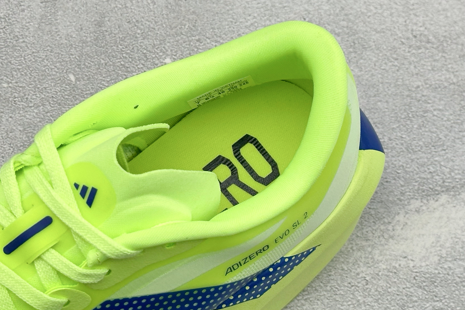 TY版AD ADIZERO EVO SL 2 阿迪超轻透气缓震跑鞋 以令人难以置信的138克重量,刷新了跑鞋轻量化的记录 TY版AD ADIZERO EVO SL 2 阿迪超轻透气缓震跑鞋 以令人难以置信的138克重量,刷新了跑鞋轻量化的记录
