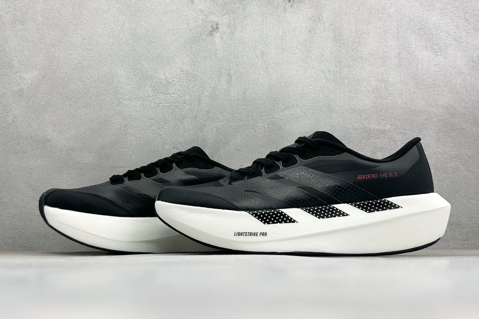 TY版AD ADIZERO EVO SL 2 阿迪超轻透气缓震跑鞋 以令人难以置信的138克重量，刷新了跑鞋轻量化的记录