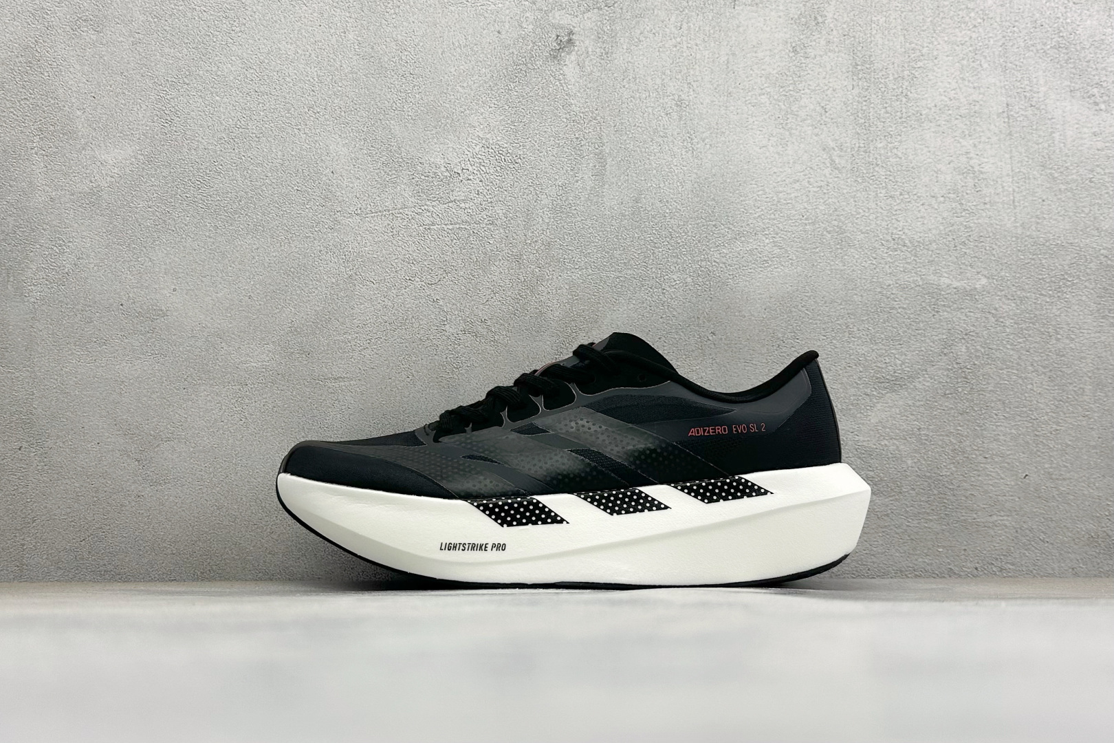 TY版AD ADIZERO EVO SL 2 阿迪超轻透气缓震跑鞋 以令人难以置信的138克重量，刷新了跑鞋轻量化的记录