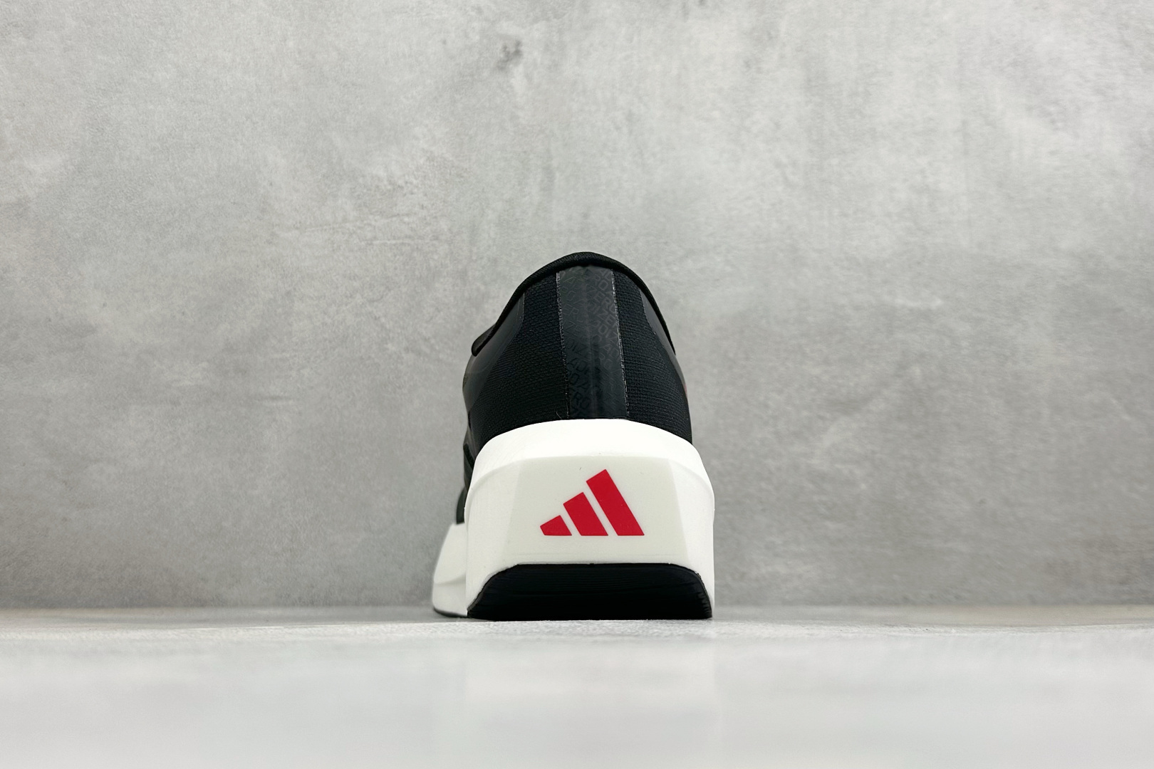 TY版AD ADIZERO EVO SL 2 阿迪超轻透气缓震跑鞋 以令人难以置信的138克重量，刷新了跑鞋轻量化的记录
