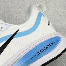 XM版Nike VOMERO 18 GTX 舒适减震防滑低帮跑步鞋 全掌ReactX泡绵中底 前掌和后跟还配备了Air XM版Nike VOMERO 18 GTX 舒适减震防滑低帮跑步鞋 全掌ReactX泡绵中底 前掌和后跟还配备了Air