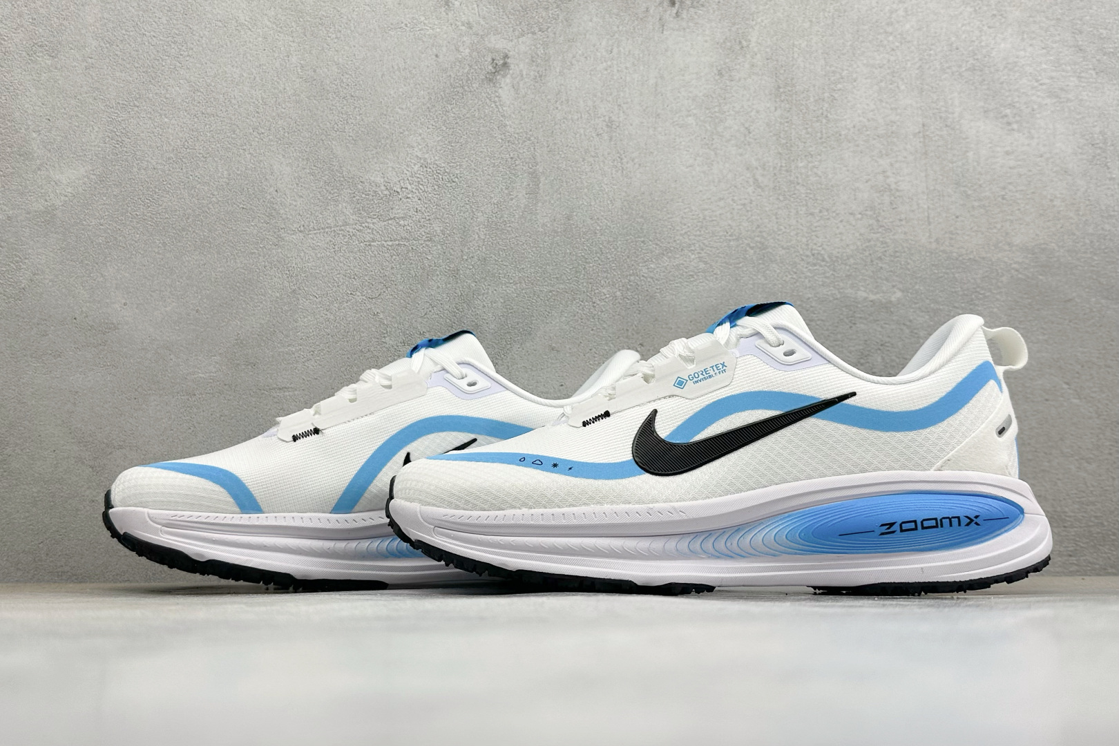 XM版Nike VOMERO 18 GTX 舒适减震防滑低帮跑步鞋 全掌ReactX泡绵中底 前掌和后跟还配备了Air XM版Nike VOMERO 18 GTX 舒适减震防滑低帮跑步鞋 全掌ReactX泡绵中底 前掌和后跟还配备了Air