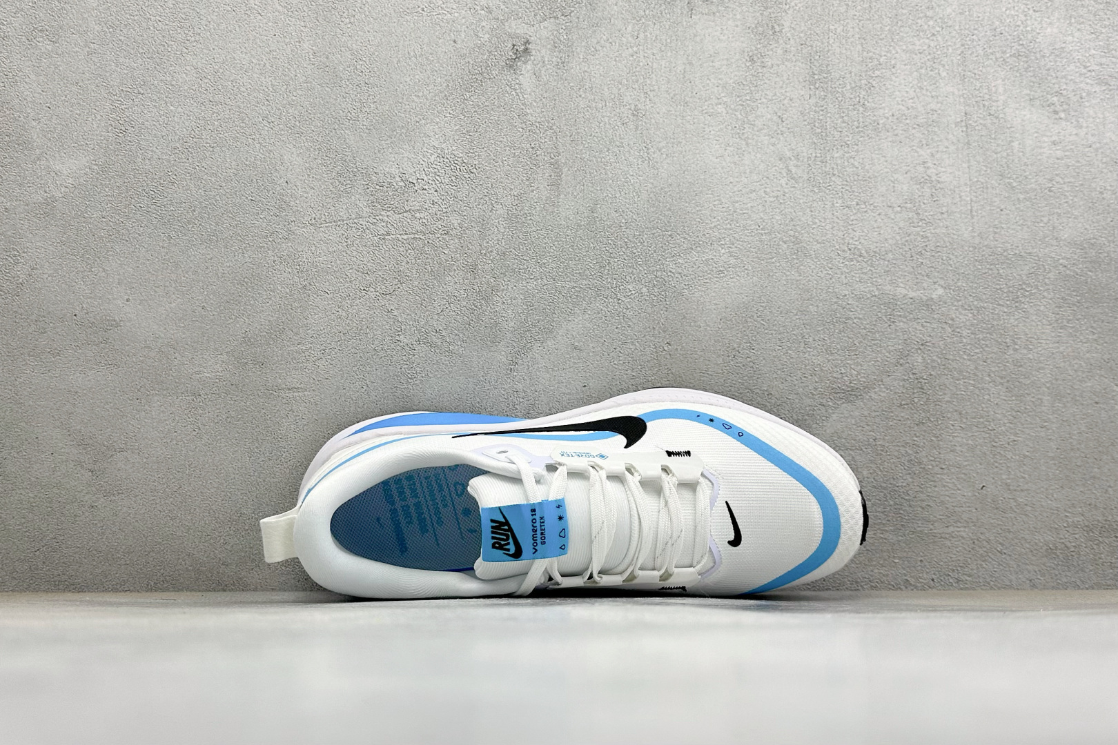 XM版Nike VOMERO 18 GTX 舒适减震防滑低帮跑步鞋 全掌ReactX泡绵中底 前掌和后跟还配备了Air XM版Nike VOMERO 18 GTX 舒适减震防滑低帮跑步鞋 全掌ReactX泡绵中底 前掌和后跟还配备了Air