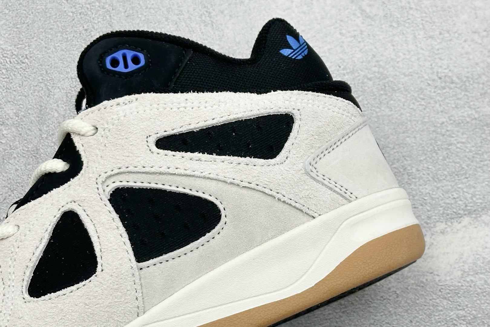 HZ版Adidas x Bad Bunny Badbo 1.0 阿迪达斯经典百搭篮球鞋 货号:JS3886 尺码:36 HZ版Adidas x Bad Bunny Badbo 1.0 阿迪达斯经典百搭篮球鞋 货号:JS3886 尺码:36