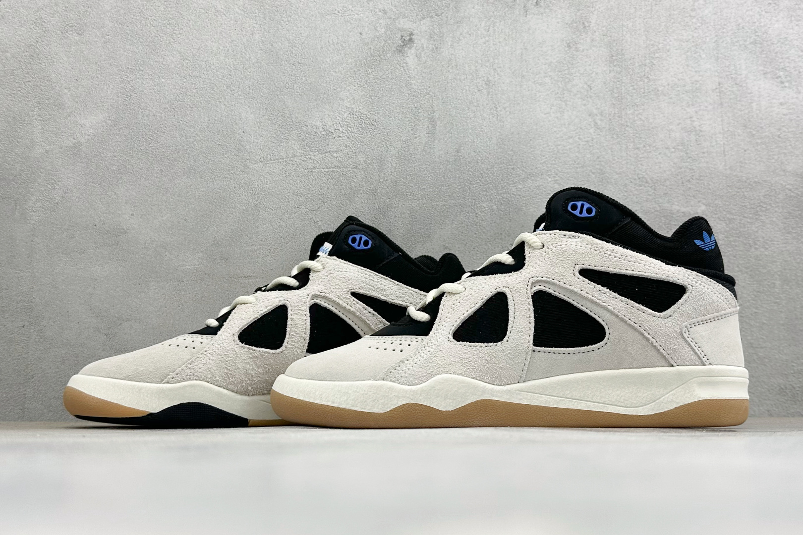 HZ版Adidas x Bad Bunny Badbo 1.0 阿迪达斯经典百搭篮球鞋 货号:JS3886 尺码:36 HZ版Adidas x Bad Bunny Badbo 1.0 阿迪达斯经典百搭篮球鞋 货号:JS3886 尺码:36