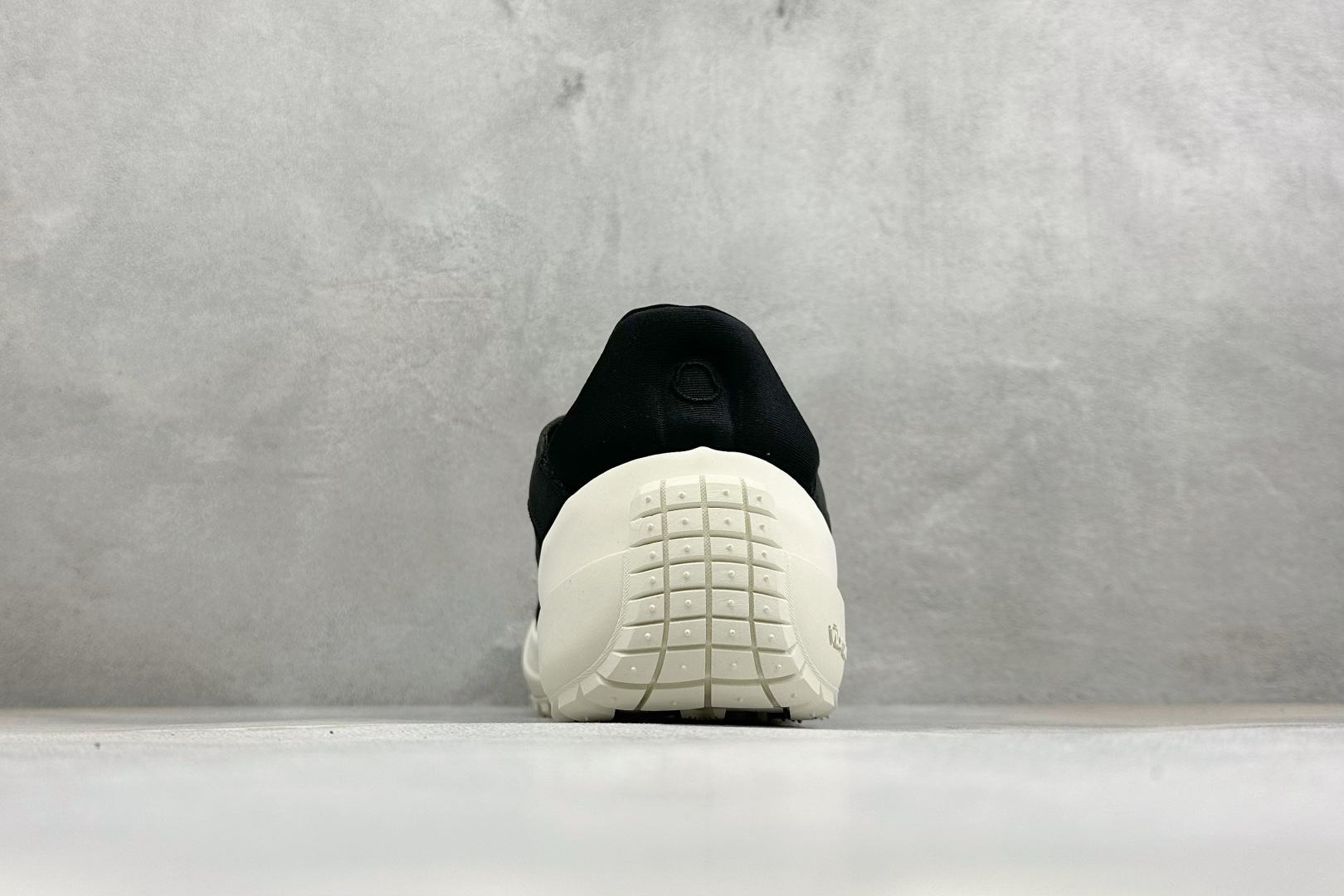 Moncler 盟可睐/蒙口 Trailgrip GTX 抗撕裂材质山地户外运动鞋 鞋身采用Cordura防撕裂尼龙/G Moncler 盟可睐/蒙口 Trailgrip GTX 抗撕裂材质山地户外运动鞋 鞋身采用Cordura防撕裂尼龙/G