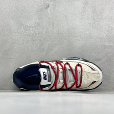 NIKE INITIATOR创始者系列 复古休闲运动舒适跑鞋 采用透气网眼鞋面和支撑覆盖层,自然运动设计的Phlyon中 NIKE INITIATOR创始者系列 复古休闲运动舒适跑鞋 采用透气网眼鞋面和支撑覆盖层,自然运动设计的Phlyon中