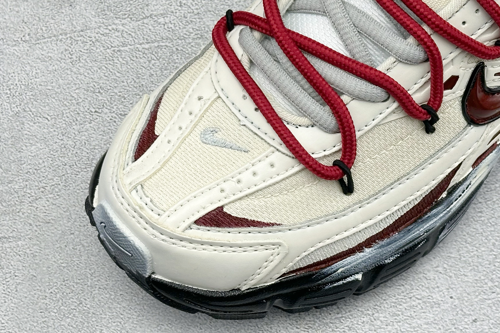NIKE INITIATOR创始者系列 复古休闲运动舒适跑鞋 采用透气网眼鞋面和支撑覆盖层,自然运动设计的Phlyon中 NIKE INITIATOR创始者系列 复古休闲运动舒适跑鞋 采用透气网眼鞋面和支撑覆盖层,自然运动设计的Phlyon中