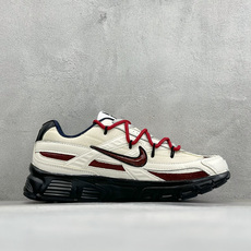 NIKE INITIATOR创始者系列 复古休闲运动舒适跑鞋 采用透气网眼鞋面和支撑覆盖层,自然运动设计的Phlyon中 NIKE INITIATOR创始者系列 复古休闲运动舒适跑鞋 采用透气网眼鞋面和支撑覆盖层,自然运动设计的Phlyon中