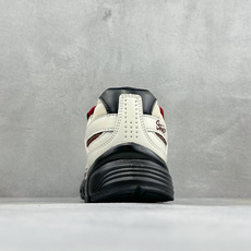 NIKE INITIATOR创始者系列 复古休闲运动舒适跑鞋 采用透气网眼鞋面和支撑覆盖层,自然运动设计的Phlyon中 NIKE INITIATOR创始者系列 复古休闲运动舒适跑鞋 采用透气网眼鞋面和支撑覆盖层,自然运动设计的Phlyon中