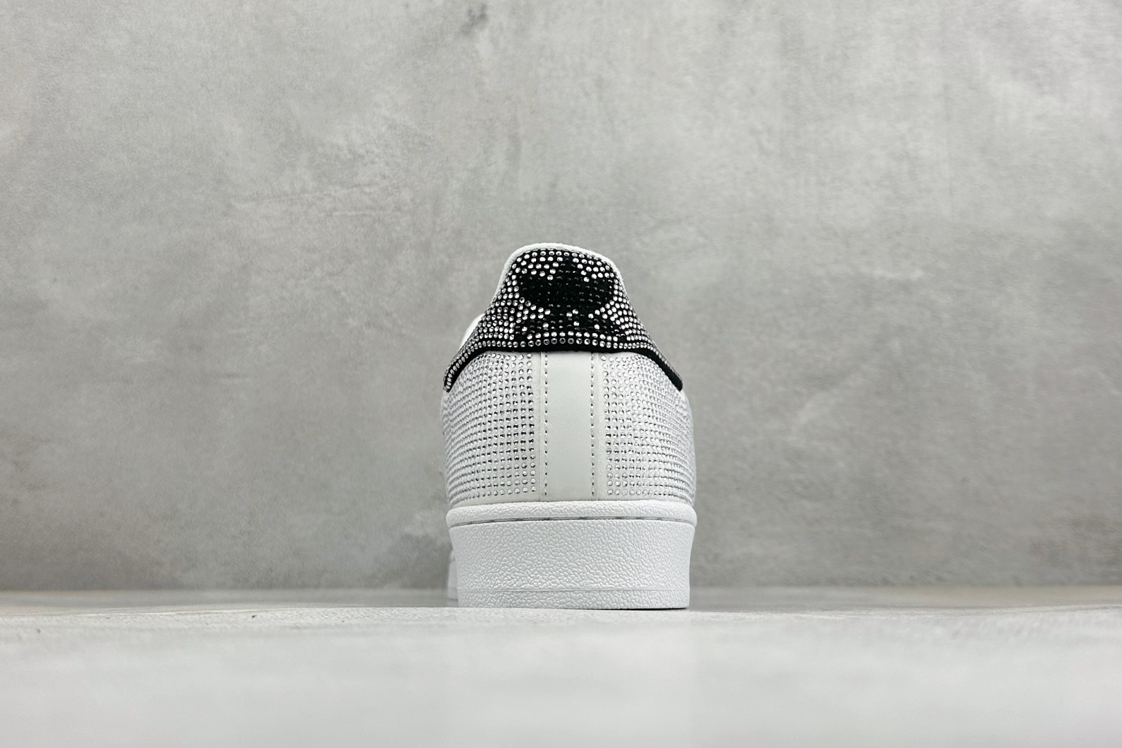 D版AD Originals Superstar 贝壳头板鞋 采用全新头层拼接皮革材质 后跟采用特色3D立体印字 渠道正