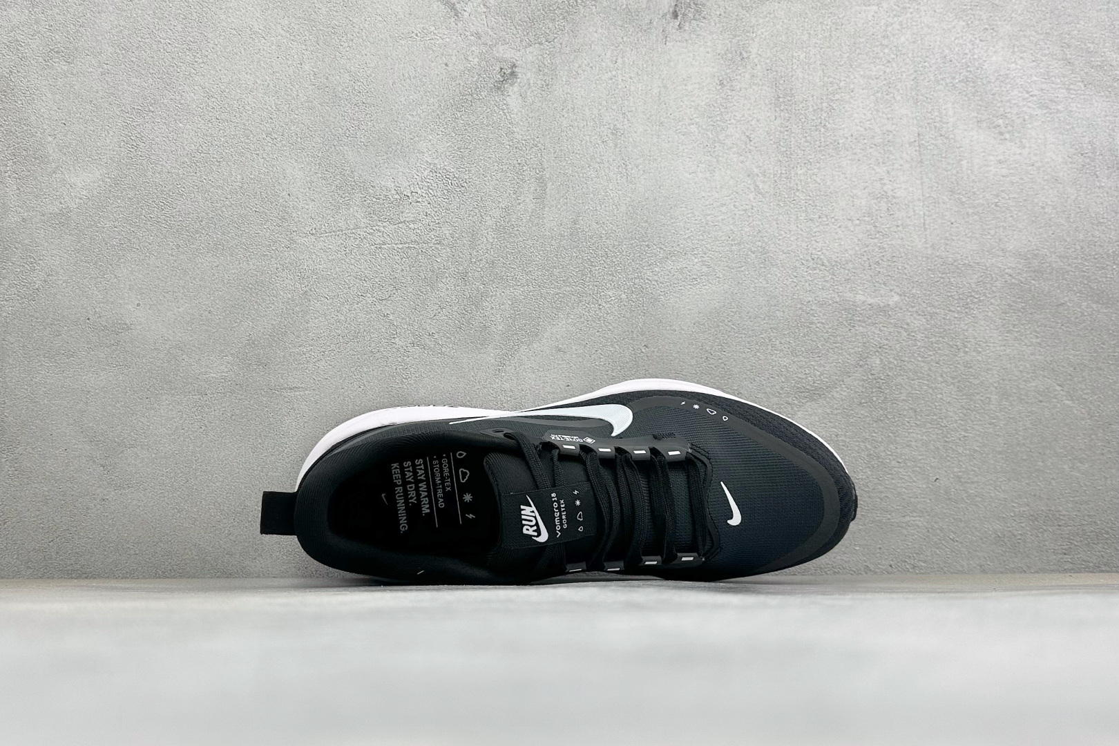 XM版Nike VOMERO 18 GTX 舒适减震防滑低帮跑步鞋 全掌ReactX泡绵中底 前掌和后跟还配备了Air XM版Nike VOMERO 18 GTX 舒适减震防滑低帮跑步鞋 全掌ReactX泡绵中底 前掌和后跟还配备了Air