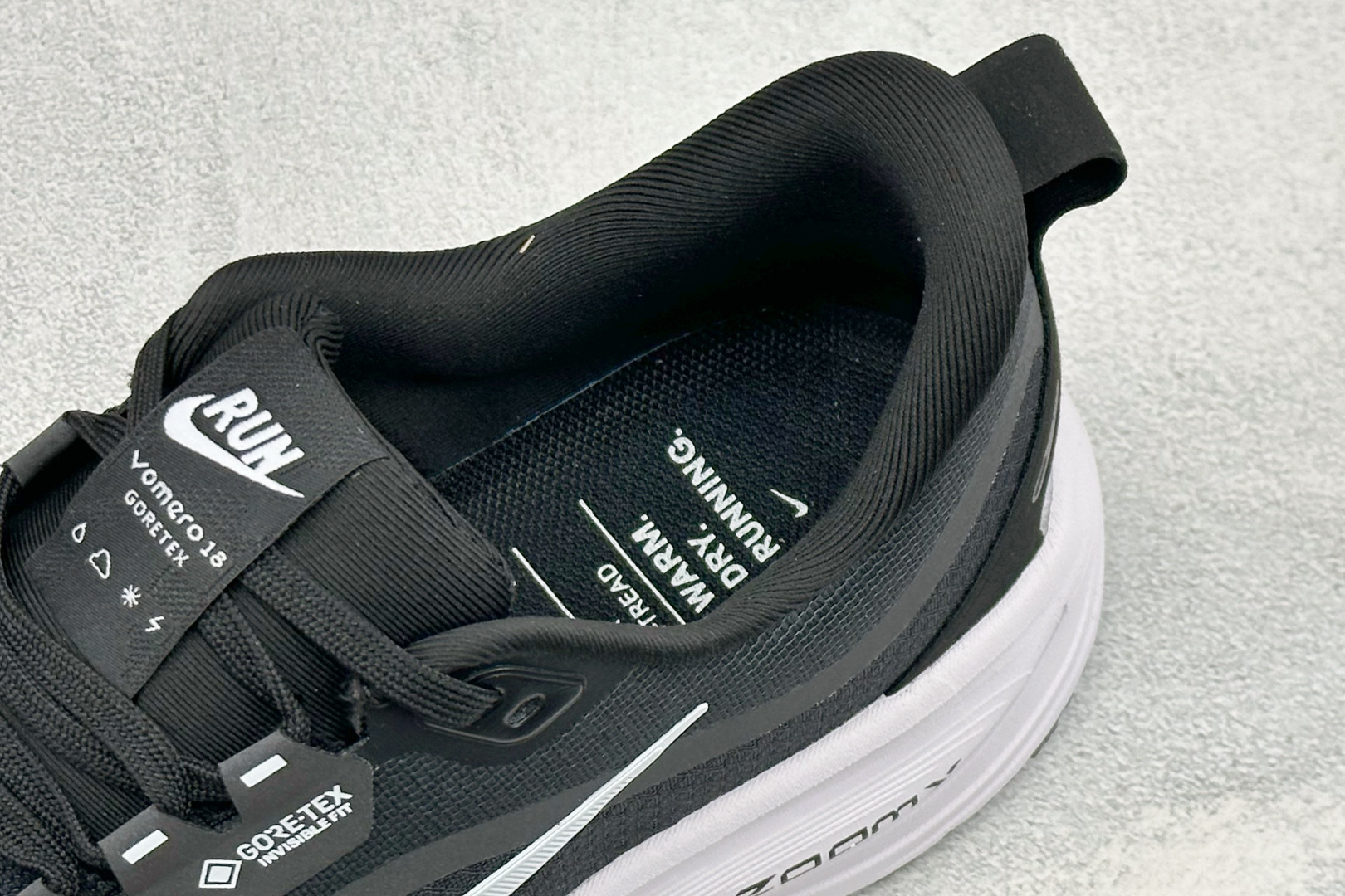 XM版Nike VOMERO 18 GTX 舒适减震防滑低帮跑步鞋 全掌ReactX泡绵中底 前掌和后跟还配备了Air XM版Nike VOMERO 18 GTX 舒适减震防滑低帮跑步鞋 全掌ReactX泡绵中底 前掌和后跟还配备了Air