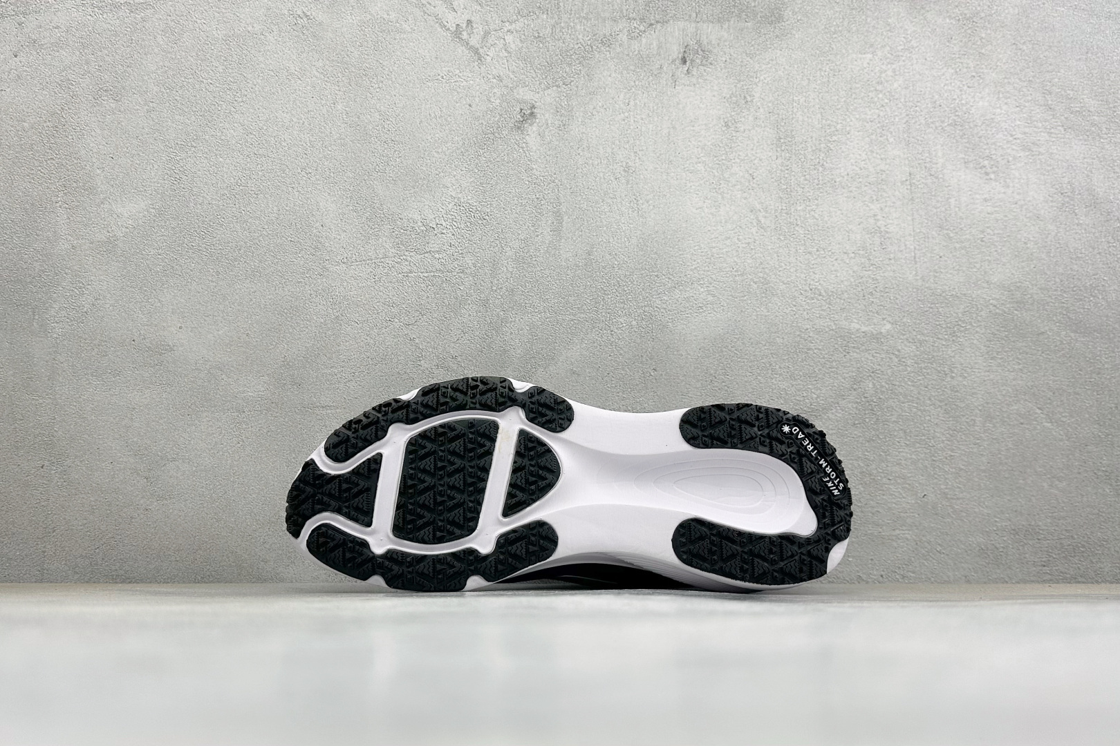 XM版Nike VOMERO 18 GTX 舒适减震防滑低帮跑步鞋 全掌ReactX泡绵中底 前掌和后跟还配备了Air XM版Nike VOMERO 18 GTX 舒适减震防滑低帮跑步鞋 全掌ReactX泡绵中底 前掌和后跟还配备了Air