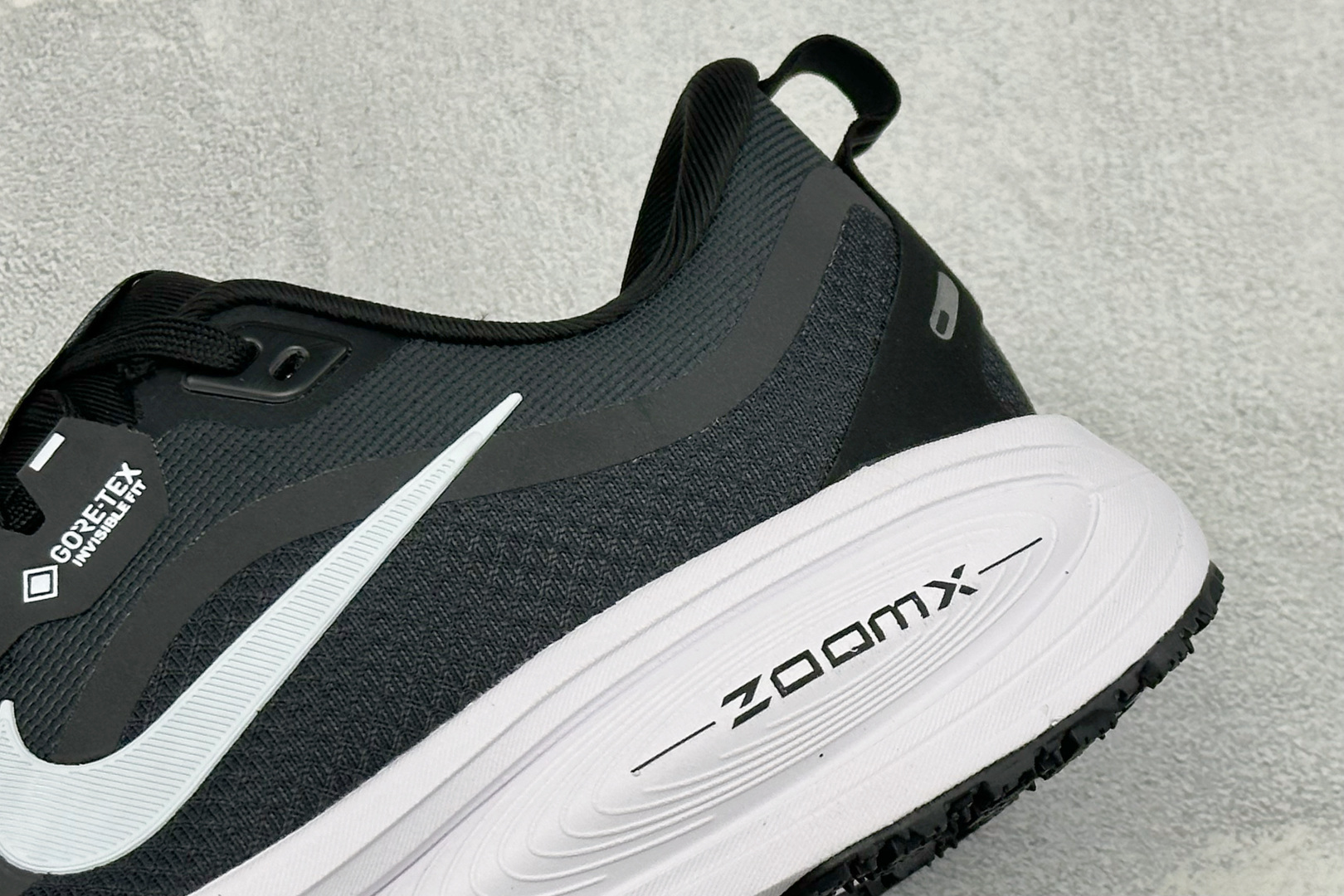 XM版Nike VOMERO 18 GTX 舒适减震防滑低帮跑步鞋 全掌ReactX泡绵中底 前掌和后跟还配备了Air XM版Nike VOMERO 18 GTX 舒适减震防滑低帮跑步鞋 全掌ReactX泡绵中底 前掌和后跟还配备了Air