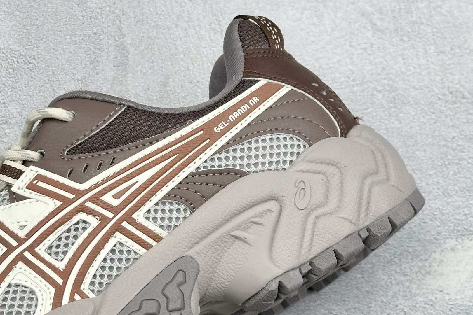 YD版Asics Gel-NANDI NR 亚瑟士运动休闲透气专业跑鞋 采用工程弹性双层再生针织密度鞋面材质 后跟3D可