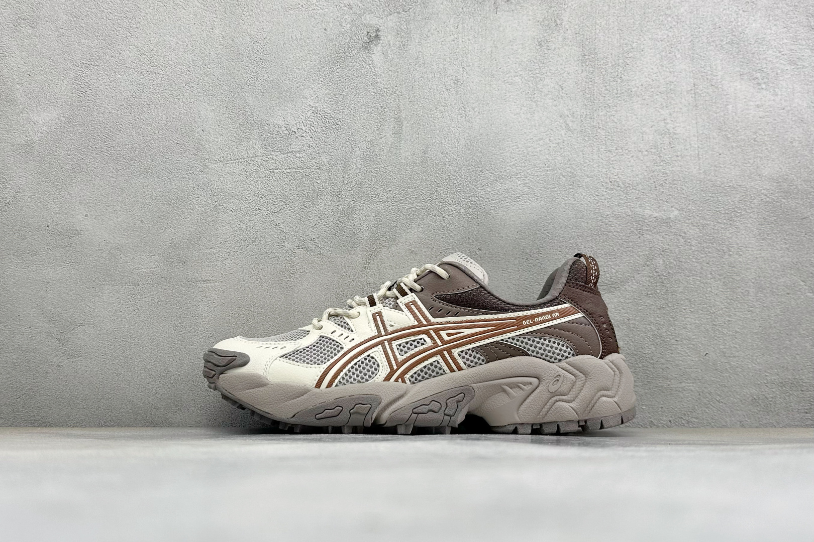 YD版Asics Gel-NANDI NR 亚瑟士运动休闲透气专业跑鞋 采用工程弹性双层再生针织密度鞋面材质 后跟3D可
