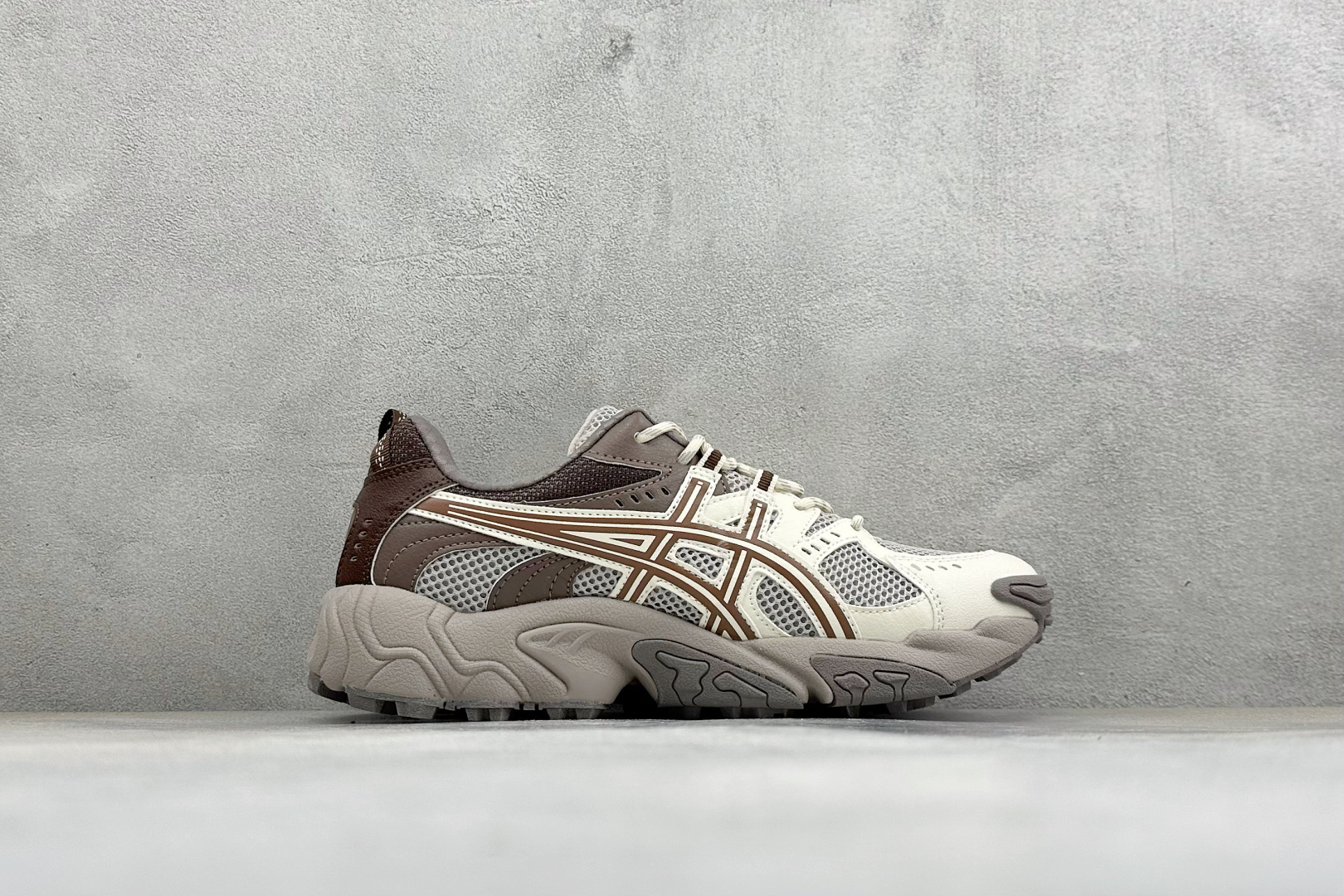 YD版Asics Gel-NANDI NR 亚瑟士运动休闲透气专业跑鞋 采用工程弹性双层再生针织密度鞋面材质 后跟3D可