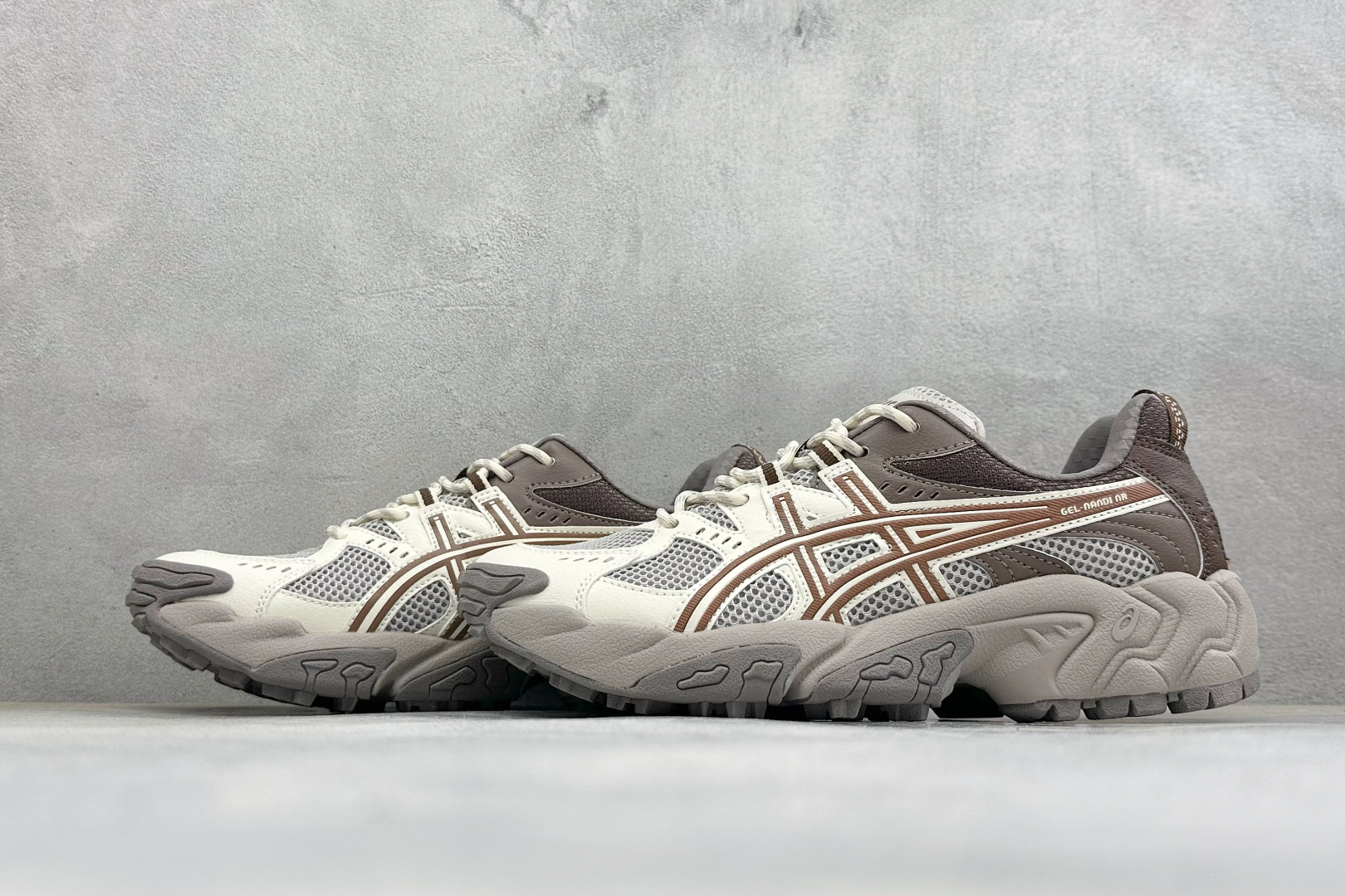 YD版Asics Gel-NANDI NR 亚瑟士运动休闲透气专业跑鞋 采用工程弹性双层再生针织密度鞋面材质 后跟3D可