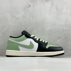 潮酷撞色 个性出圈 AIR JORDAN 1,经典AJ1低帮鞋型,黑绿白三色巧妙拼接,清新豆绿色调氛围感十足,后跟专属生 潮酷撞色 个性出圈 AIR JORDAN 1,经典AJ1低帮鞋型,黑绿白三色巧妙拼接,清新豆绿色调氛围感十足,后跟专属生