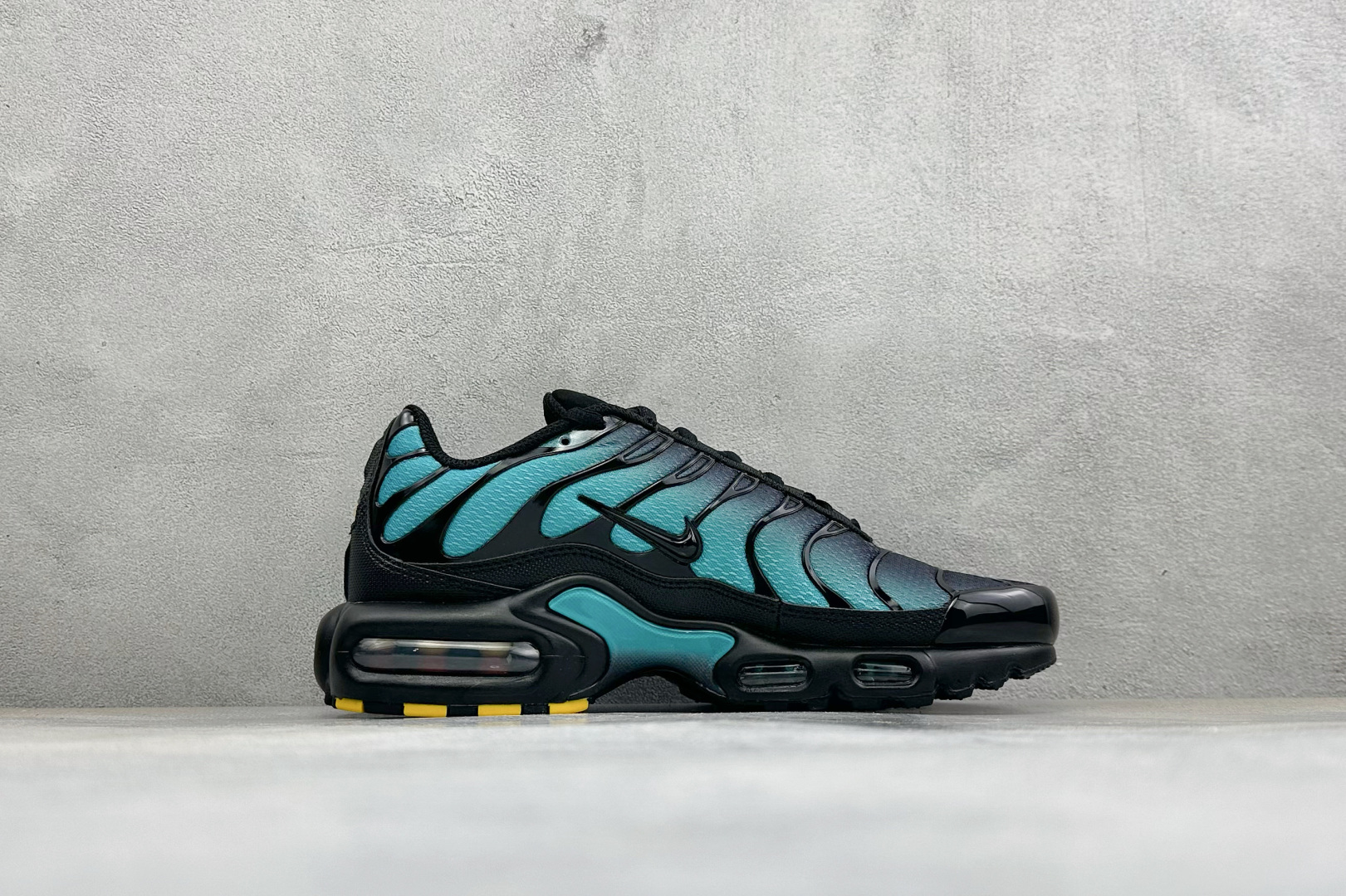 Nike Air Max Plus TN气垫运动跑鞋 TK纯原生产线出品 真正的用心研发 一点一点抠出来的 品质品控细节 Nike Air Max Plus TN气垫运动跑鞋 TK纯原生产线出品 真正的用心研发 一点一点抠出来的 品质品控细节