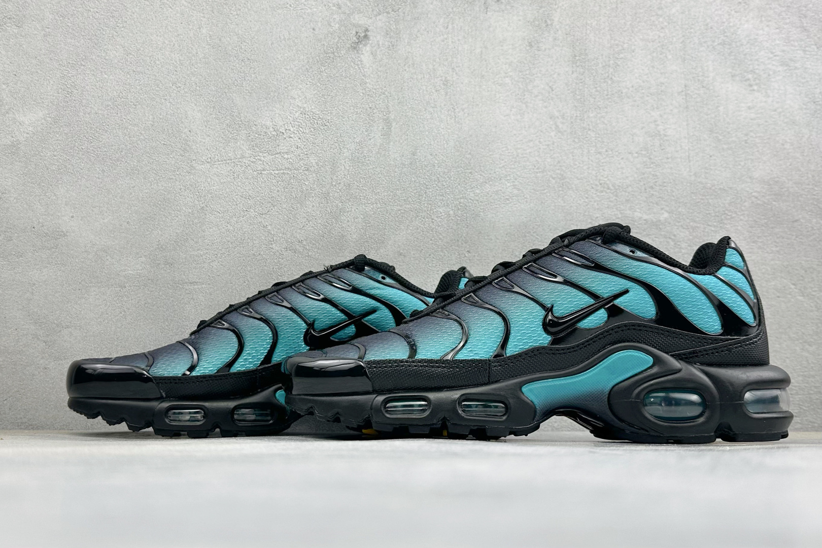 Nike Air Max Plus TN气垫运动跑鞋 TK纯原生产线出品 真正的用心研发 一点一点抠出来的 品质品控细节 Nike Air Max Plus TN气垫运动跑鞋 TK纯原生产线出品 真正的用心研发 一点一点抠出来的 品质品控细节
