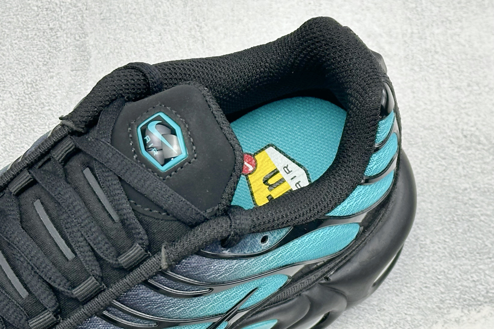 Nike Air Max Plus TN气垫运动跑鞋 TK纯原生产线出品 真正的用心研发 一点一点抠出来的 品质品控细节 Nike Air Max Plus TN气垫运动跑鞋 TK纯原生产线出品 真正的用心研发 一点一点抠出来的 品质品控细节