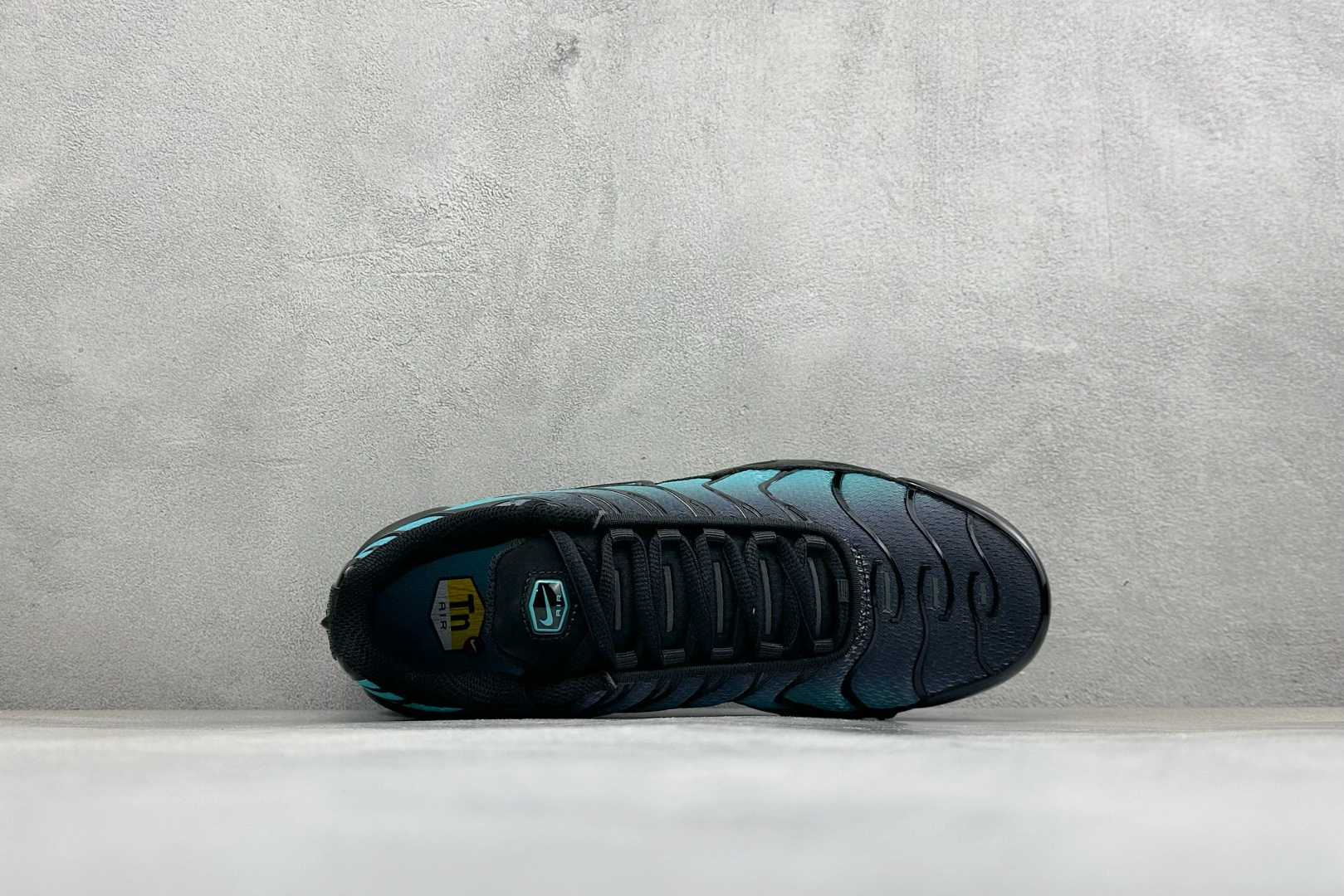 Nike Air Max Plus TN气垫运动跑鞋 TK纯原生产线出品 真正的用心研发 一点一点抠出来的 品质品控细节 Nike Air Max Plus TN气垫运动跑鞋 TK纯原生产线出品 真正的用心研发 一点一点抠出来的 品质品控细节