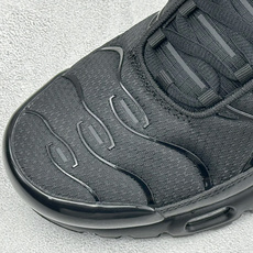 Nike Air Max Plus TN气垫运动跑鞋 TK纯原生产线出品 真正的用心研发 一点一点抠出来的 品质品控细节 Nike Air Max Plus TN气垫运动跑鞋 TK纯原生产线出品 真正的用心研发 一点一点抠出来的 品质品控细节