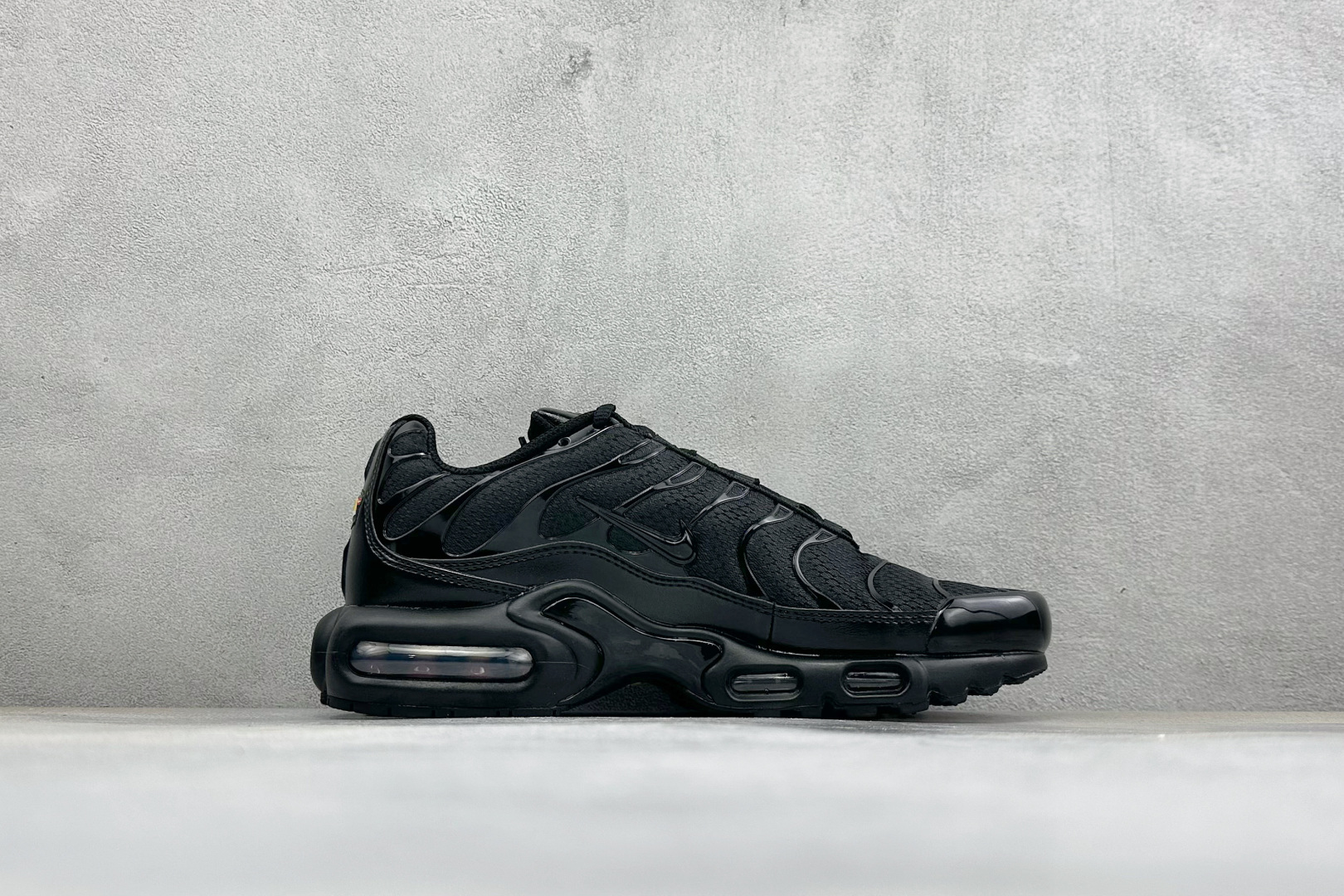 Nike Air Max Plus TN气垫运动跑鞋 TK纯原生产线出品 真正的用心研发 一点一点抠出来的 品质品控细节 Nike Air Max Plus TN气垫运动跑鞋 TK纯原生产线出品 真正的用心研发 一点一点抠出来的 品质品控细节