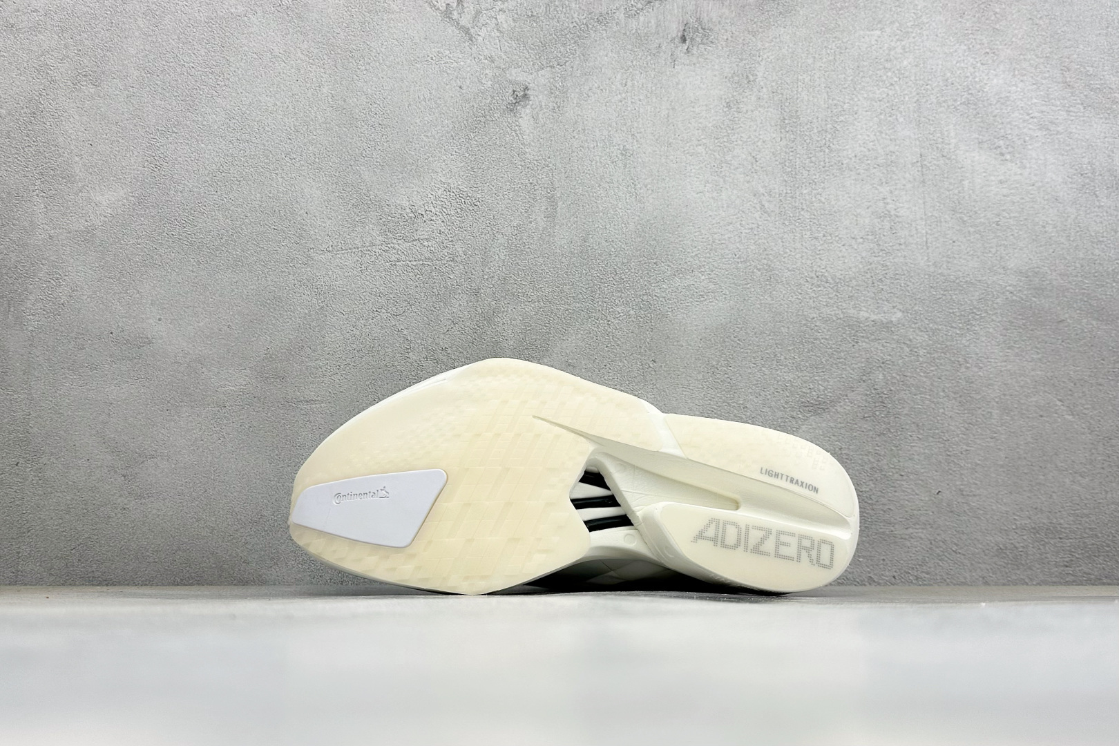 Adidas Adizero Adios 4 M 阿迪透气轻盈低帮跑步鞋 货号:JR6366 尺码:36 36.5 37 Adidas Adizero Adios 4 M 阿迪透气轻盈低帮跑步鞋 货号:JR6366 尺码:36 36.5 37