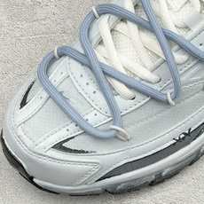 NIKE INITIATOR创始者系列 复古休闲运动舒适跑鞋 采用透气网眼鞋面和支撑覆盖层,自然运动设计的Phlyon中 NIKE INITIATOR创始者系列 复古休闲运动舒适跑鞋 采用透气网眼鞋面和支撑覆盖层,自然运动设计的Phlyon中